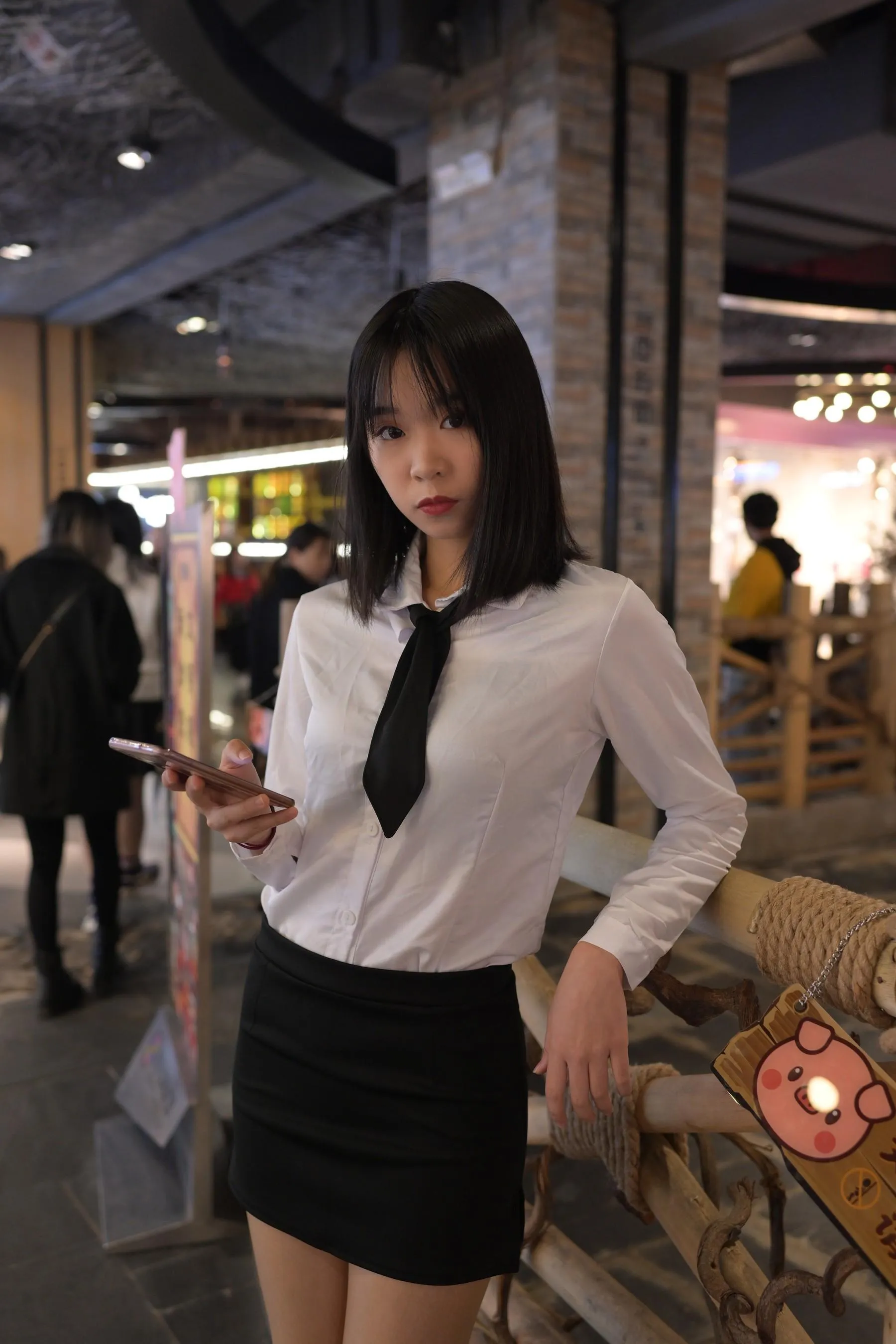 [魔镜街拍] NO.084 程生街拍-商城推销美女长腿肉丝制服 [456P]插图4